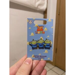 Toy Story Land Grand Opening Pin 2018 Aliens